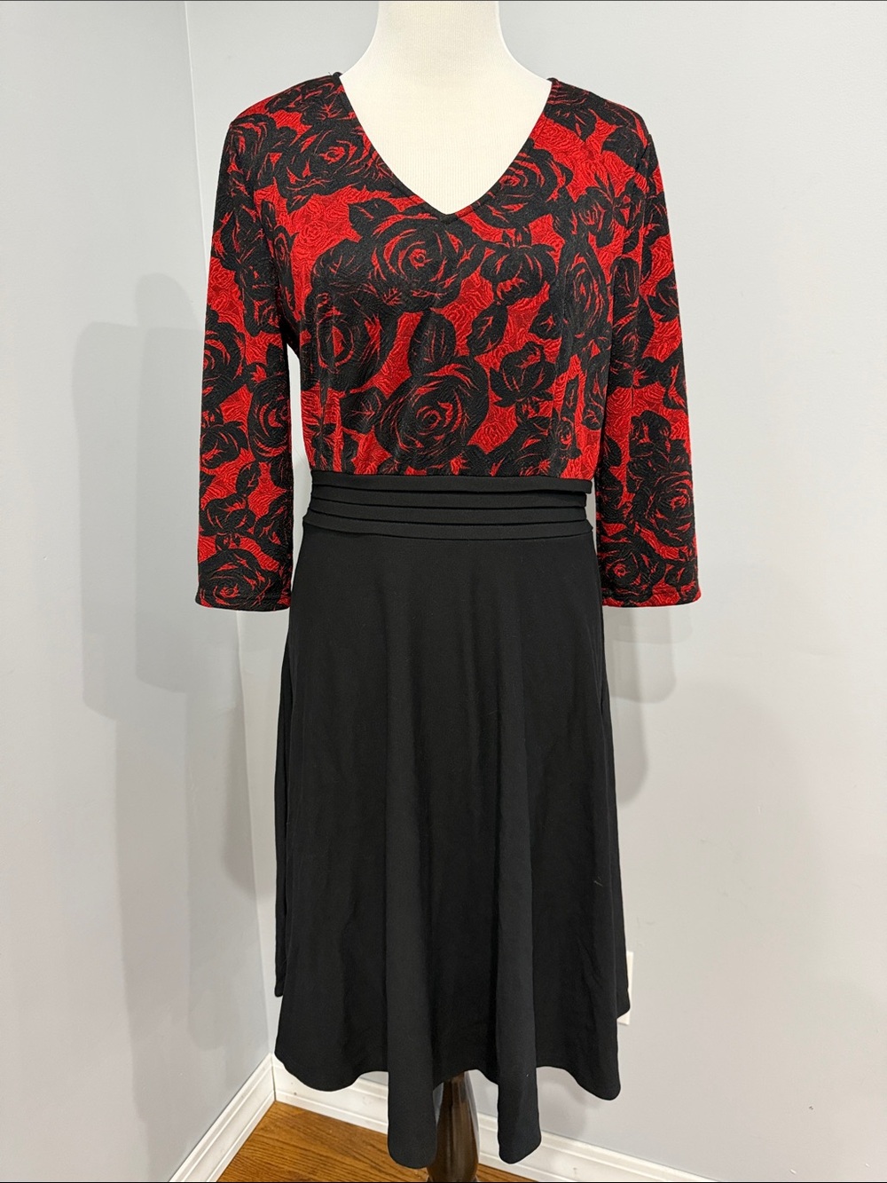Red & Black Floral V-Neck Long Sleeve Dress